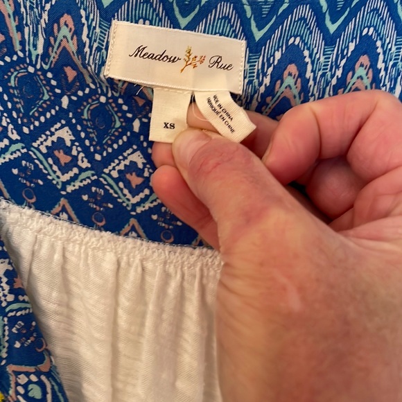 Anthropologie white shirt with colorful detail size Xs - Picture 3 of 5